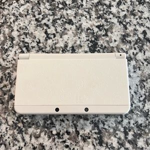 Nintendo 3Ds white Mario Limited Edition
